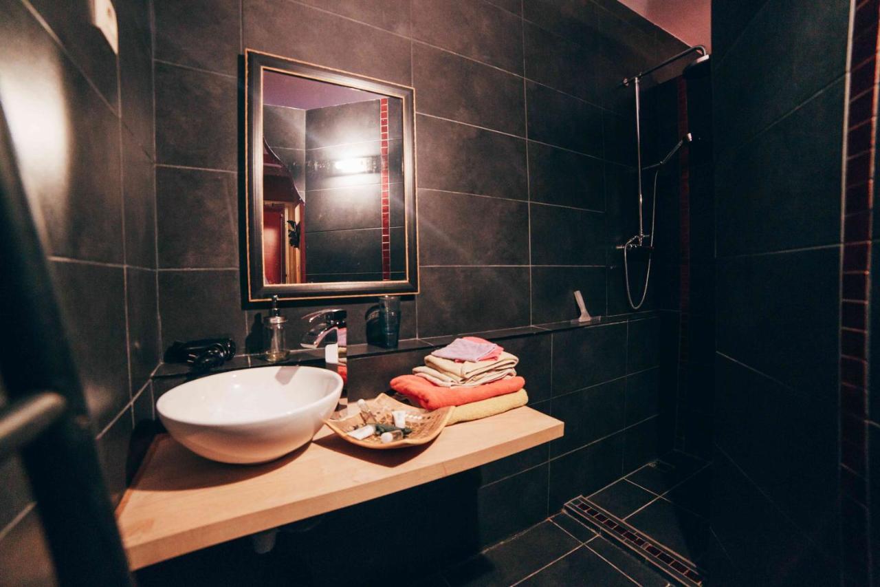 Au Plaisir Hotell Hastiere-par-dela Exteriör bild